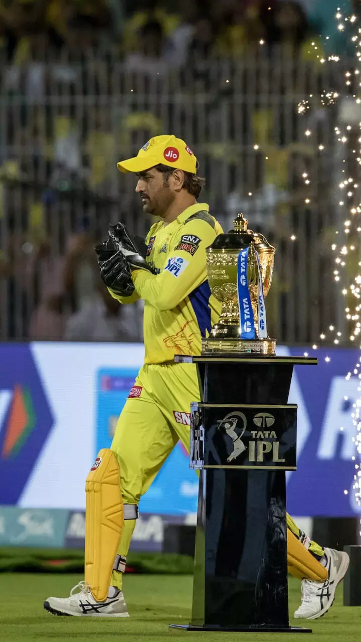 അമിതാഭിനെയും എസ്.ആർ.കെയെയും പിന്നിലാക്കുന്ന ‘തല’പ്പൊക്കം; ബ്രാൻഡ് എൻഡോഴ്സ്മെന്റിൽ ഒന്നാമതായി ധോണി