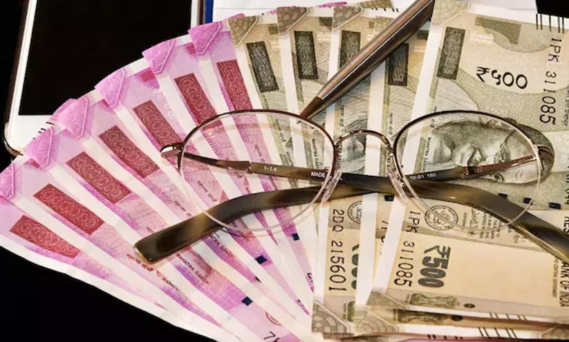 കോർപറേറ്റുകളുടെ ലാഭം നാലിരട്ടി വർധിച്ചു; ജീവനക്കാരുടെ ശമ്പളത്തിൽ ഒരു രൂപയുടെ പോലും വർധനയില്ല