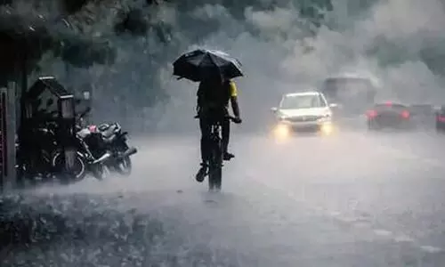 അതിശക്തമായ മഴ; നാല് ജില്ലകളില് ഓറഞ്ച് അലര്ട്ട് അതിശക്തമായ മഴ; നാല് ജില്ലകളില് ഓറഞ്ച് അലര്ട്ട്