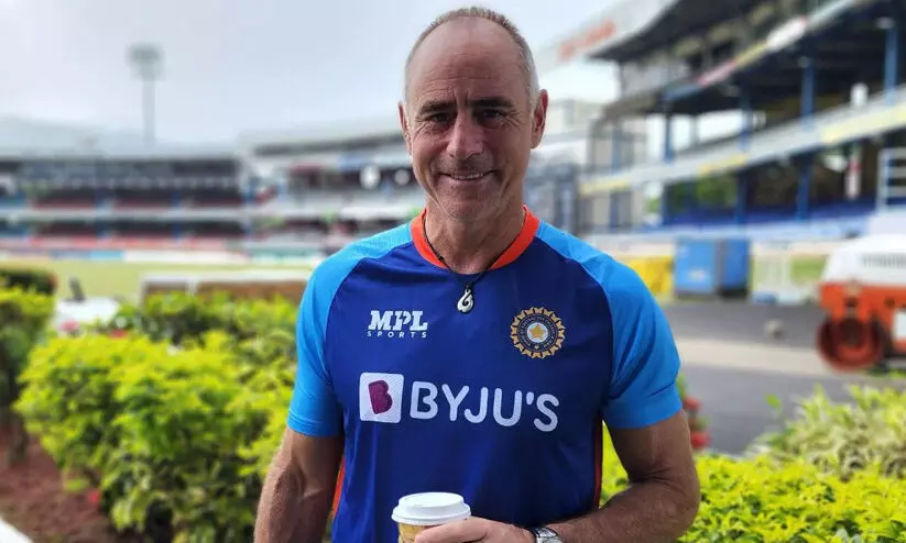 ഗുകേഷിന്റെ ചാമ്പ്യൻഷിപ്പിൽ ഒപ്പമുണ്ട്, ഇന്ത്യ ക്രിക്കറ്റ് ലോകകപ്പ് നേടിയപ്പോഴുമുണ്ട്! അറിഞ്ഞിരിക്കണം ഈ ദക്ഷിണാഫ്രിക്കക്കാരനെ ഗുകേഷിന്റെ ചാമ്പ്യൻഷിപ്പിൽ ഒപ്പമുണ്ട്, ഇന്ത്യ ക്രിക്കറ്റ് ലോകകപ്പ് നേടിയപ്പോഴുമുണ്ട്! അറിഞ്ഞിരിക്കണം ഈ ദക്ഷിണാഫ്രിക്കക്കാരനെ