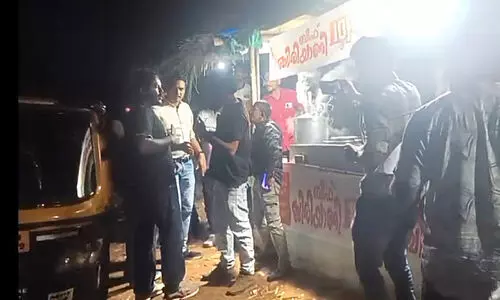 വഴിയോര കച്ചവടക്കാർക്കെതിരെ വടിയെടുത്ത് മേപ്പാടി പഞ്ചായത്ത് വഴിയോര കച്ചവടക്കാർക്കെതിരെ വടിയെടുത്ത് മേപ്പാടി പഞ്ചായത്ത്