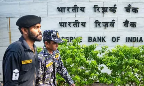 റിസർവ് ബാങ്കിനും ബോംബ് ഭീഷണി; സന്ദേശമെത്തിയത് റഷ്യൻ ഭാഷയിൽ റിസർവ് ബാങ്കിനും ബോംബ് ഭീഷണി; സന്ദേശമെത്തിയത് റഷ്യൻ ഭാഷയിൽ