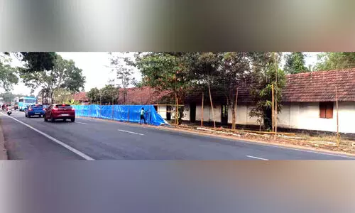 എ​ട​മു​ട്ടം യു.​പി സ്കൂ​ൾ   പൊ​ളി​ക്കാ​മെ​ന്ന് സു​പ്രീം​കോ​ട​തി