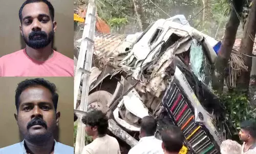 മറ്റൊരു വാഹനത്തിന് സൈഡ് കൊടുത്തപ്പോൾ ബ്രേ​ക്ക് കിട്ടിയില്ലെന്ന് മൊഴി; ലോ​റി​ക​ളു​ടെ ഡ്രൈ​വ​ർ​മാ​ർ അ​റ​സ്റ്റി​ൽ