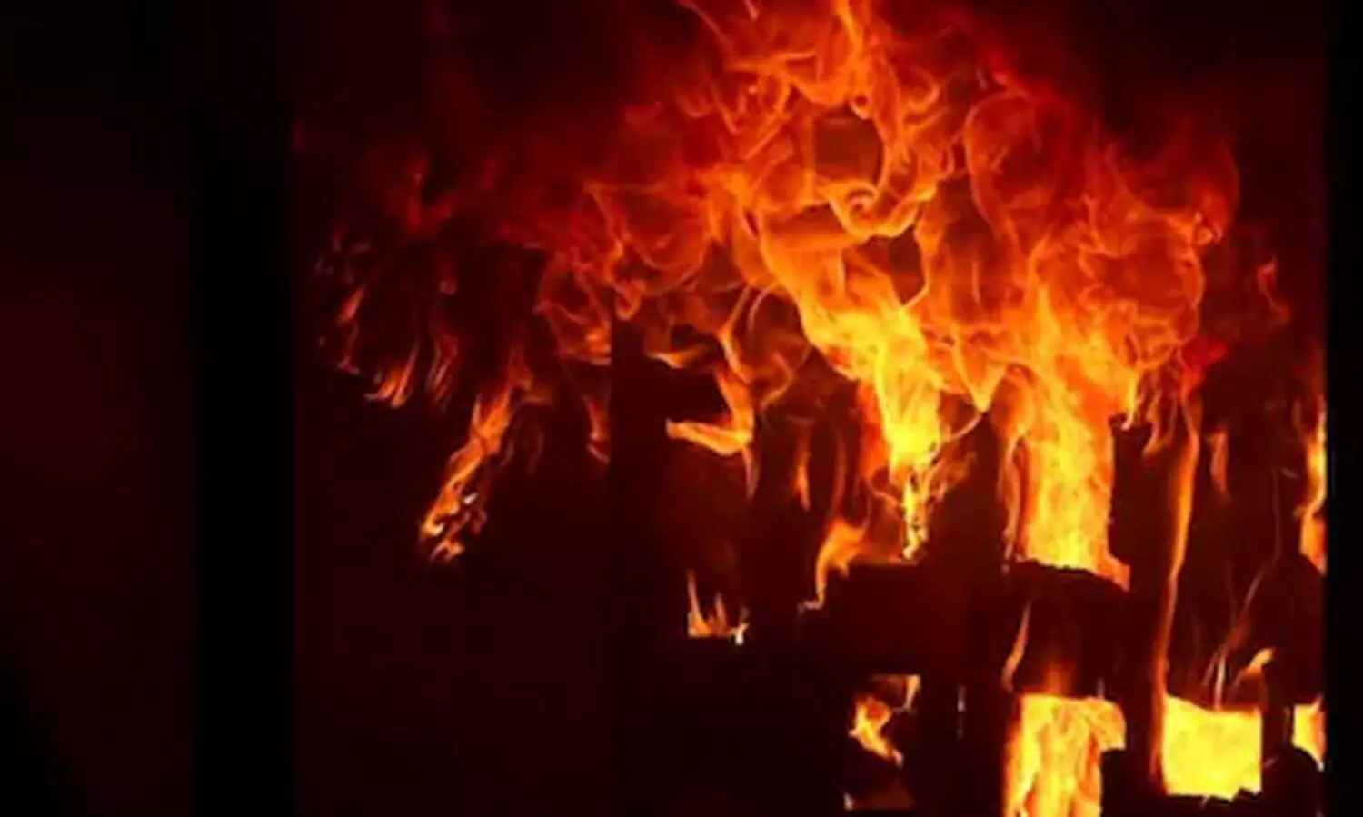 തൃശൂരിൽ അടുപ്പിൽനിന്ന് പൊള്ളലേറ്റ് യുവതി മരിച്ചു