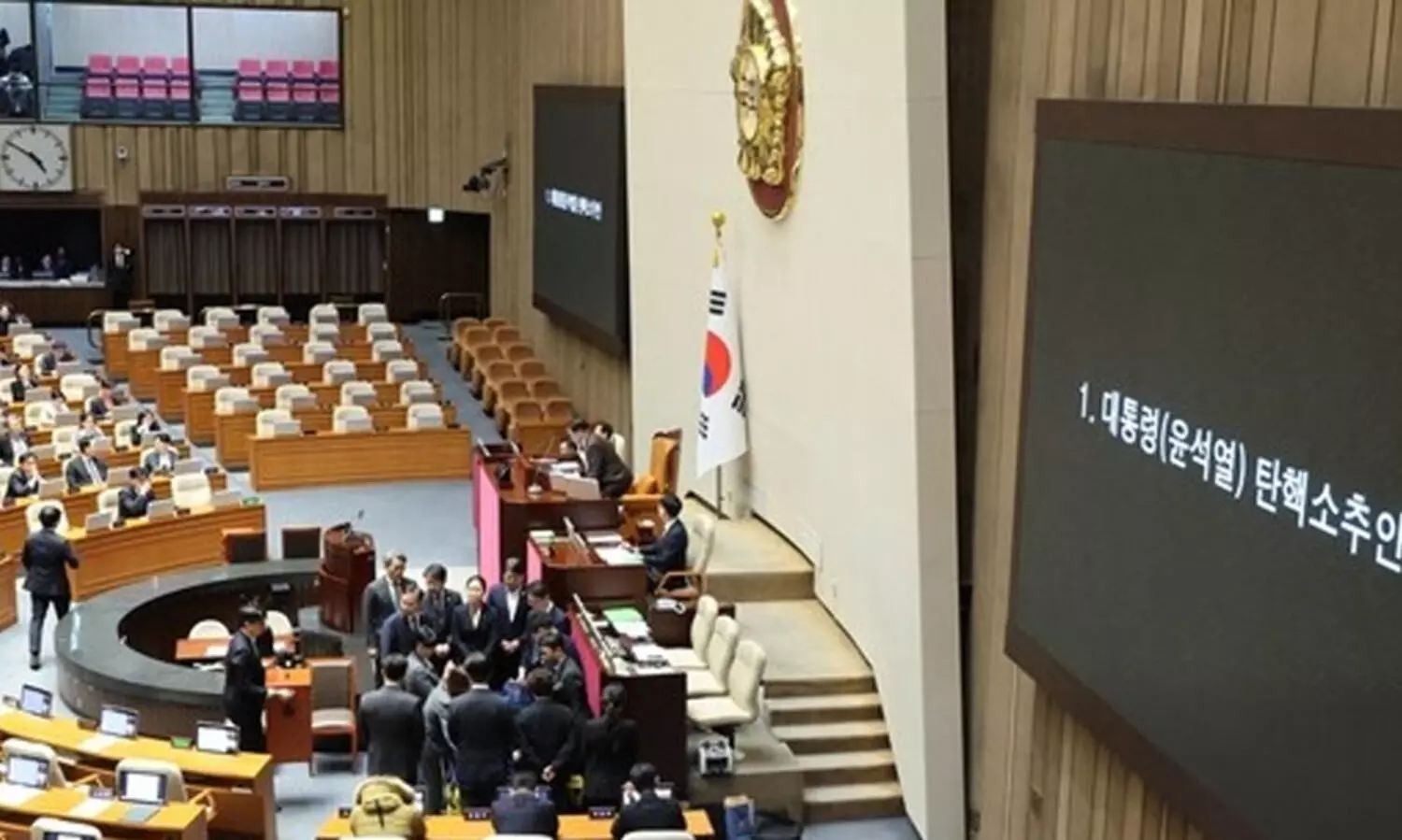 ദക്ഷിണകൊറിയൻ പ്രസിഡന്റ് യൂൻ സുക് യോലിനെ ഇംപീച്ച് ചെയ്തു