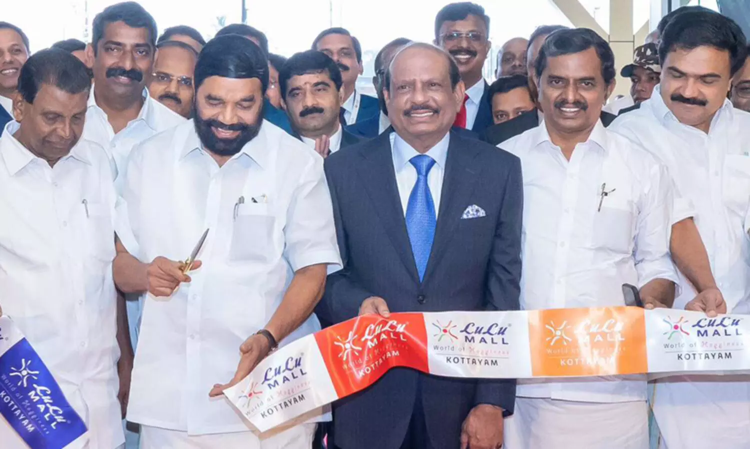 ചില യൂട്യൂബർമാർ പലതും നശിപ്പിക്കാന്‍ ശ്രമിക്കുന്നു, യുവാക്കളെ നാട്ടില്‍ പിടിച്ചുനിർത്തുന്ന പദ്ധതികളാണ് വേണ്ടത് -എം.എ. യൂസുഫലി