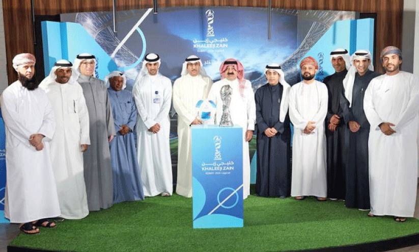 ഗൾഫ് കപ്പ് ട്രോഫിയും ഒഫീഷ്യൽ പന്തും പ്രദർശിപ്പിച്ചു ഗൾഫ് കപ്പ് ട്രോഫിയും ഒഫീഷ്യൽ പന്തും പ്രദർശിപ്പിച്ചു