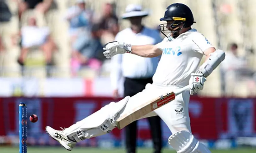 ഇങ്ങനെയൊക്കെ ആരെങ്കിലും ഔട്ടാകുമോ! സ്വന്തമായി ചവിട്ടി പുറത്തായി വില്യംസൺ -Video