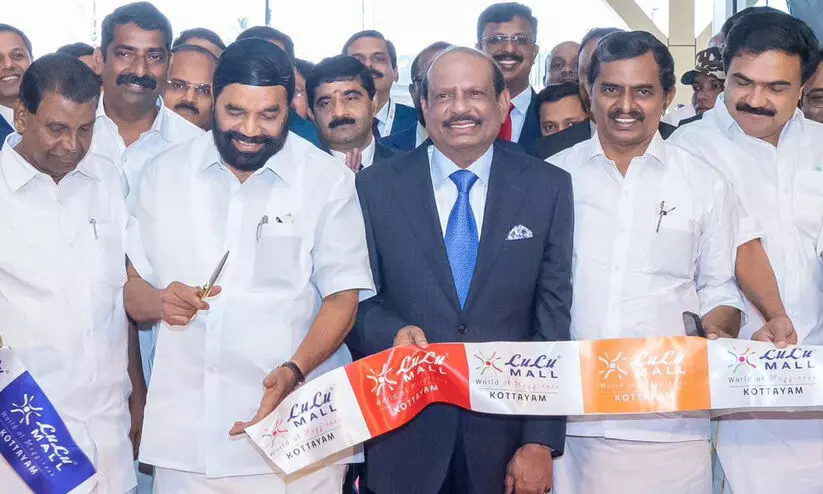 ചില യൂട്യൂബർമാർ പലതും നശിപ്പിക്കാന്‍ ശ്രമിക്കുന്നു, യുവാക്കളെ നാട്ടില്‍ പിടിച്ചുനിർത്തുന്ന പദ്ധതികളാണ് വേണ്ടത് -എം.എ. യൂസുഫലി