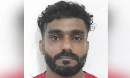 കാ​ർ ത​ക​ർ​ത്ത് ക​വ​ർ​ച്ച ന​ട​ത്തി​യ യു​വാ​വ് അ​റ​സ്റ്റി​ൽ