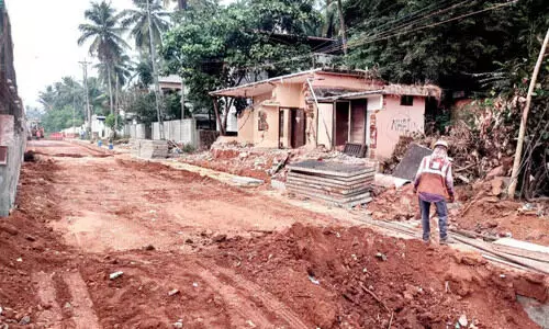 തടസ്സം നീങ്ങി: മുടങ്ങിയ സർവിസ് റോഡ് പണി തുടങ്ങി