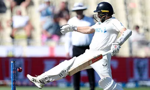 ഇങ്ങനെയൊക്കെ ആരെങ്കിലും ഔട്ടാകുമോ! സ്വന്തമായി ചവിട്ടി പുറത്തായി വില്യംസൺ -Video