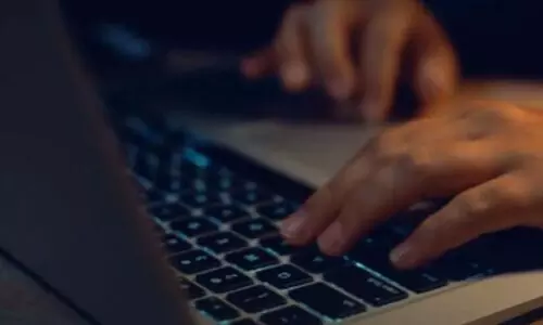 ബന്ധുവിന്റെ കമ്പനിയിലെ ജോലിയില്‍ തുടരാന്‍ താല്‍പര്യമില്ല; കൈവിരലുകള്‍ മുറിച്ച് യുവാവ്