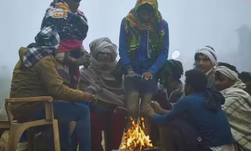 ഡൽഹിയിൽ ശൈത്യം കടുക്കുന്നു; താപനില വീണ്ടും അഞ്ചു ഡിഗ്രിക്ക് താഴെ ഡൽഹിയിൽ ശൈത്യം കടുക്കുന്നു; താപനില വീണ്ടും അഞ്ചു ഡിഗ്രിക്ക് താഴെ