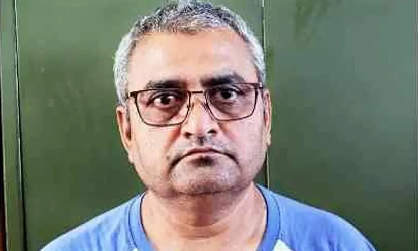 ഓൺലൈൻ ഷെയർ ട്രേഡിങ്; അങ്കമാലി സ്വദേശിയിൽ നിന്ന് തട്ടിയത് 56.50 ലക്ഷം രൂപ, ഗുജറാത്ത് സ്വദേശി അറസ്റ്റിൽ ഓൺലൈൻ ഷെയർ ട്രേഡിങ്; അങ്കമാലി സ്വദേശിയിൽ നിന്ന് തട്ടിയത് 56.50 ലക്ഷം രൂപ, ഗുജറാത്ത് സ്വദേശി അറസ്റ്റിൽ