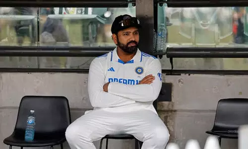 ‘ഈ പണിക്ക് പറ്റിയ ആളല്ല, ഉടൻ രാജിവെക്കു...’; ഗാബയിൽ ഓസീസ് പിടിമുറുക്കുന്നതിനിടെ രോഹിത്തിനെതിരെ ആരാധക രോഷം