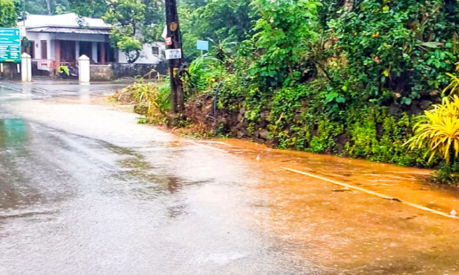 യാത്രികരെ വലച്ച്​ ഒട്ടയ്ക്കൽ ജങ്​ഷനിൽ വെള്ളക്കെട്ട്