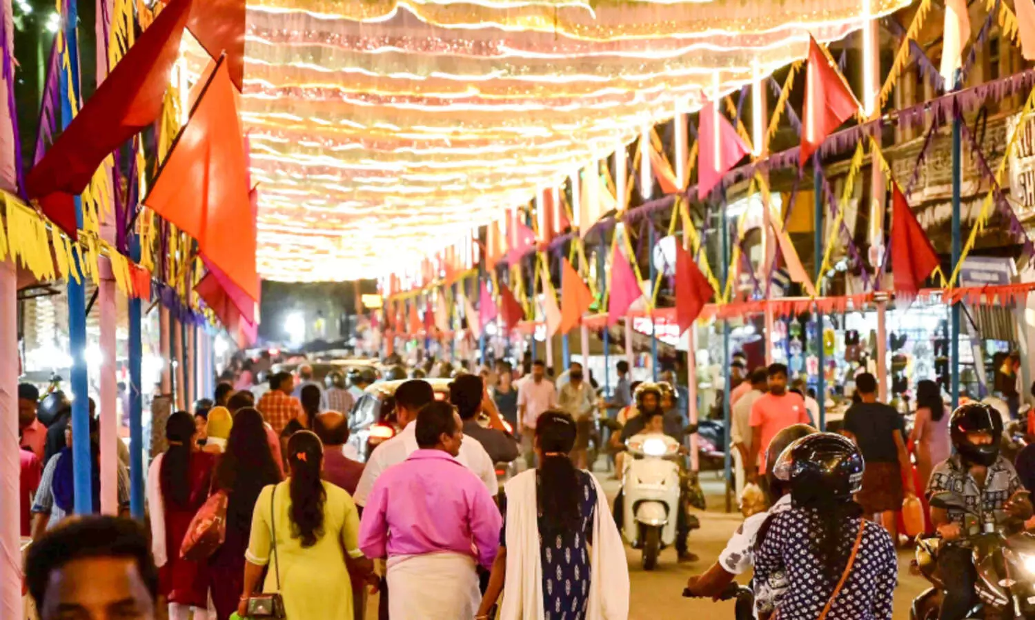 മുല്ലക്കൽ ചിറപ്പ്​ ആഘോഷം ; അ​ണി​ഞ്ഞൊ​രു​ങ്ങി ആലപ്പുഴ ന​ഗ​രം