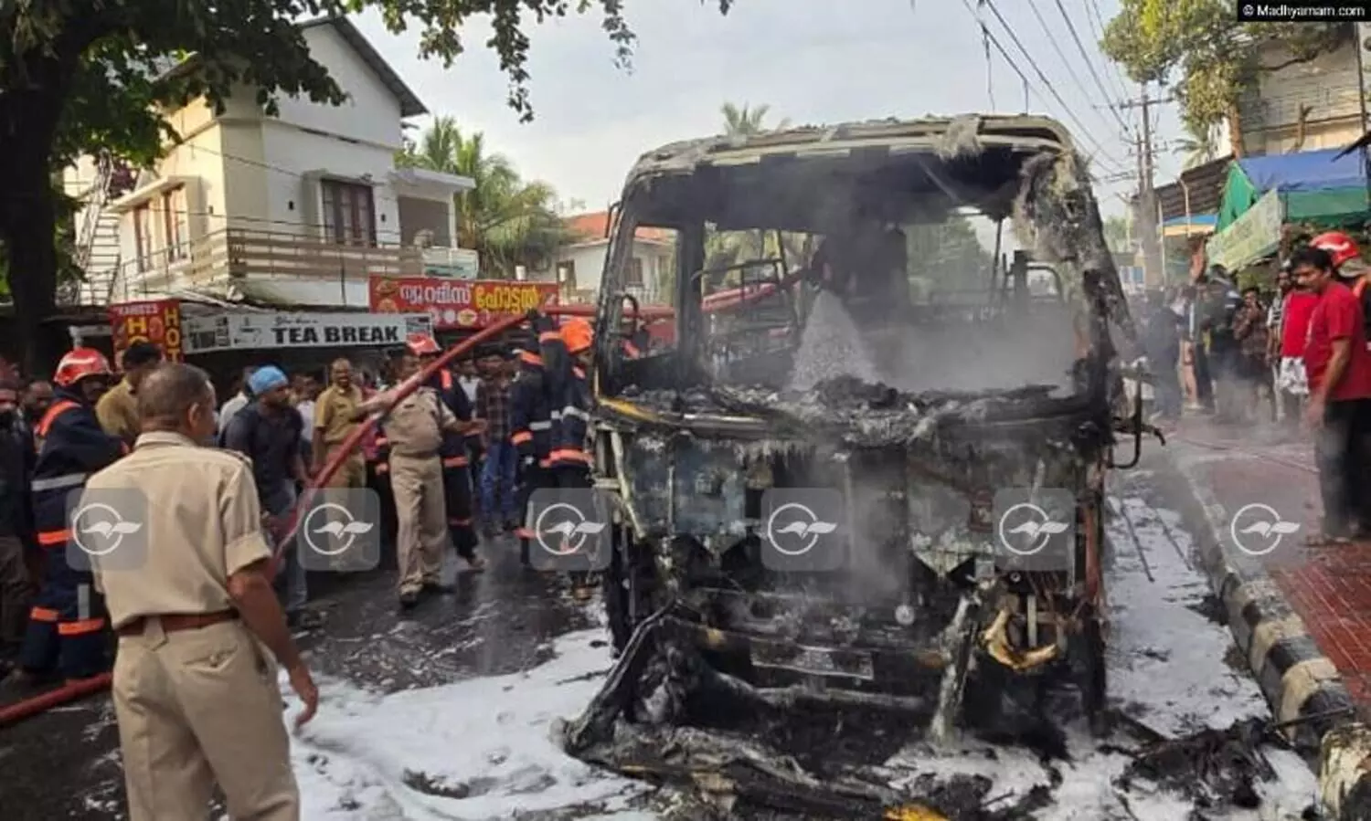 ​കൊല്ലത്ത് ഓടിക്കൊണ്ടിരുന്ന സ്കൂൾ ബസിന് തീപിടിച്ചു