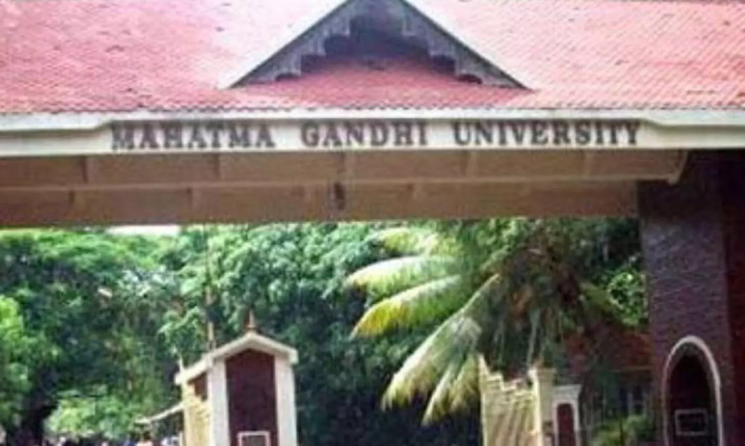 എം.ജിയിലെ അധ്യാപകനെതിരെ ലൈംഗിക പീഡനാരോപണം: പരാതി നൽകിയത്​ കർണാടക യൂനിവേഴ്​സിറ്റിയിലെ വിദ്യാർഥിനി