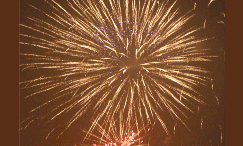 ദേ​ശീ​യ ദി​നാ​ഘോ​ഷം; ഇ​ന്നും ക​രി​മ​രു​ന്ന് ക​ലാ​പ്ര​ക​ട​നം