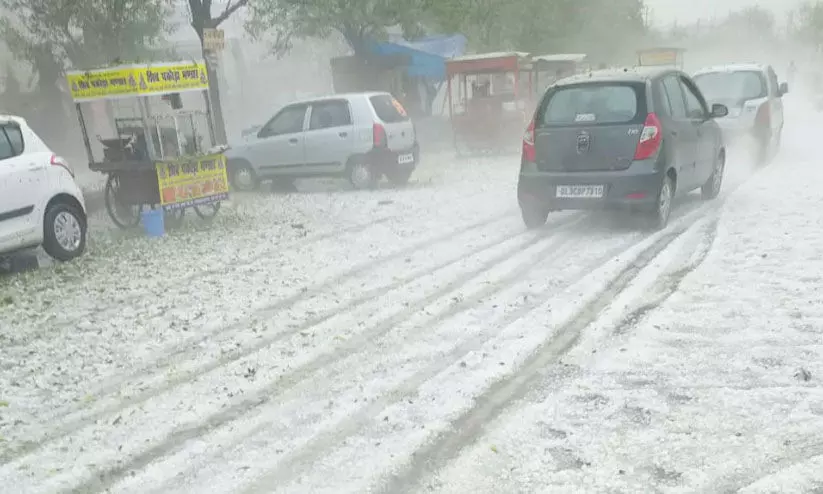 വിഷപ്പുകക്കു ശേഷം ശീത തരംഗം: തണുത്ത് മരവിച്ച് ഡൽഹി വിഷപ്പുകക്കു ശേഷം ശീത തരംഗം: തണുത്ത് മരവിച്ച് ഡൽഹി