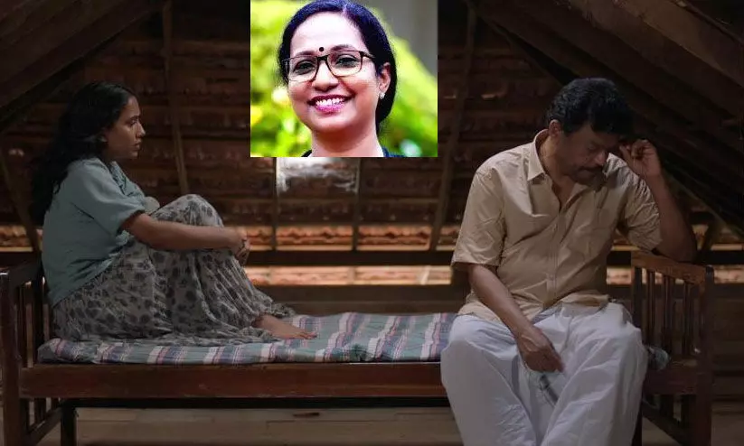 നവോത്ഥാന കേരളത്തിന്റെ ഇരുളടഞ്ഞ ലോകത്തേക്ക് കാമറ തിരിച്ച് ഇന്ദുലക്ഷ്മിയുടെ അപ്പുറം നവോത്ഥാന കേരളത്തിന്റെ ഇരുളടഞ്ഞ ലോകത്തേക്ക് കാമറ തിരിച്ച് ഇന്ദുലക്ഷ്മിയുടെ അപ്പുറം