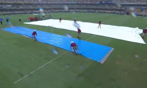 മഴ തുണക്കുമോ? ബാറ്റിങ് തകർച്ചയിൽ ഇന്ത്യ; മൂന്നാം ദിനവും മഴ കൊണ്ടുപോയി