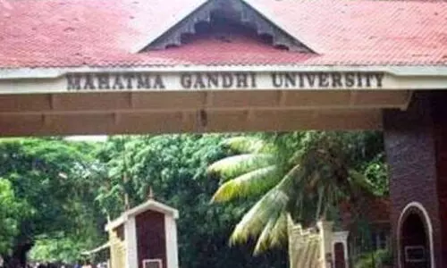 എം.ജിയിലെ അധ്യാപകനെതിരെ ലൈംഗിക പീഡനാരോപണം: പരാതി നൽകിയത്​ കർണാടക യൂനിവേഴ്​സിറ്റിയിലെ വിദ്യാർഥിനി