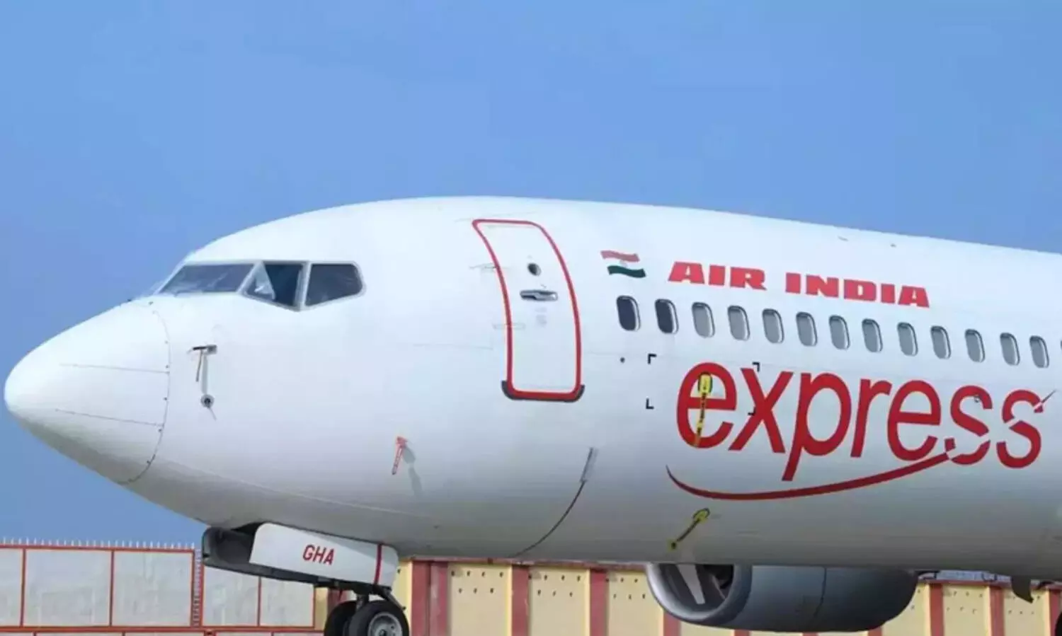 ബഹ്റൈനിലേക്ക് പോയ എയർ ഇന്ത്യ എക്സ്പ്രസ് വിമാനം നെടുമ്പാശ്ശേരിയിൽ എമർജൻസി ലാന്‍ഡിങ് നടത്തി