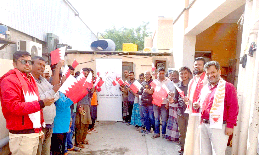 തൊ​ഴി​ലാ​ളി​ക​ൾ​ക്ക് ഭ​ക്ഷ​ണം വി​ത​ര​ണം ചെ​യ്ത് ലൈ​റ്റ്‌​സ് ഓ​ഫ് കൈ​ൻ​ഡ്ന​സ്