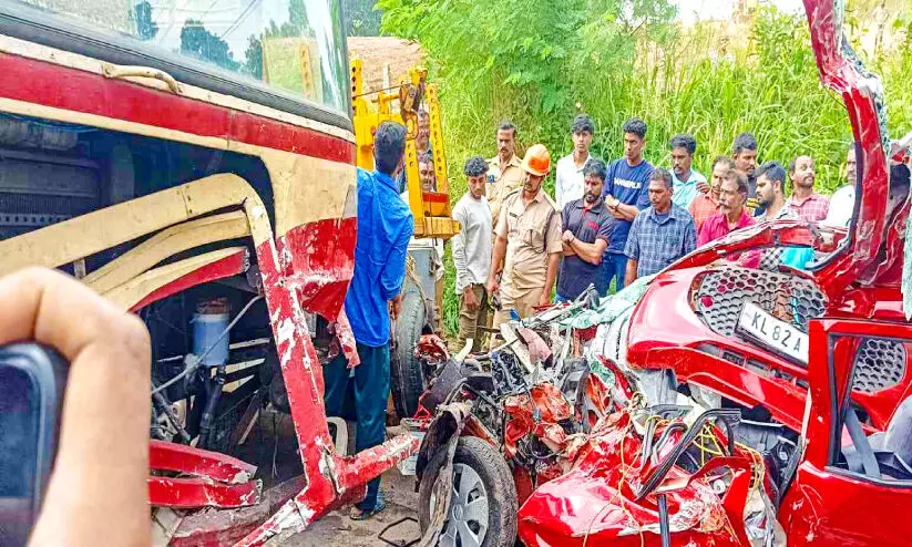 ചോര തോരാത്ത കൊല്ലം ജില്ലയിലെ നിരത്തുകൾ; കഴിഞ്ഞവർഷം ജീവൻ നഷ്ടമായത് 403 പേർക്ക് ചോര തോരാത്ത കൊല്ലം ജില്ലയിലെ നിരത്തുകൾ; കഴിഞ്ഞവർഷം ജീവൻ നഷ്ടമായത് 403 പേർക്ക്