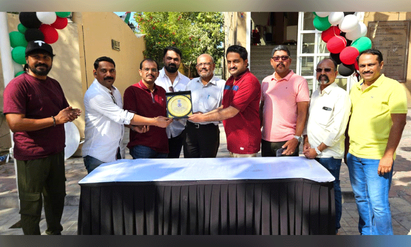 യാത്രയയപ്പ് നൽകി യാത്രയയപ്പ് നൽകി