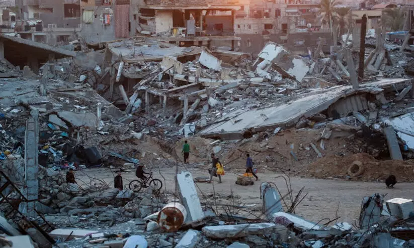 ഗസ്സയിൽ വീടിന് മേൽ ബോംബിട്ടു; സ്ത്രീകളും കുട്ടികളുമടക്കം ഒരു കുടുംബത്തിലെ എട്ട് പേർ കൊല്ലപ്പെട്ടു ഗസ്സയിൽ വീടിന് മേൽ ബോംബിട്ടു; സ്ത്രീകളും കുട്ടികളുമടക്കം ഒരു കുടുംബത്തിലെ എട്ട് പേർ കൊല്ലപ്പെട്ടു