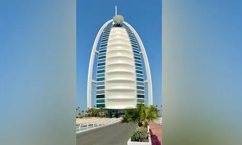 ആഡംബരത്തിന്റെ അവസാന വാക്കായ ബുർജ് അൽ അറബിലെ വിസ്മയ കാഴ്ചകള്‍