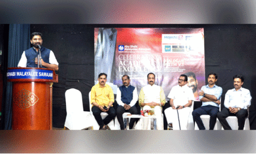 മ​ല​യാ​ളി സ​മാ​ജം മെ​റി​റ്റ് അ​വാ​ർ​ഡു​ക​ൾ സ​മ്മാ​നി​ച്ചു