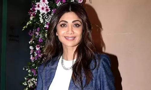 പത്ത് ലക്ഷം രൂപ, 800 കിലോ ഭാരം, ക്ഷേത്രത്തിലേക്ക് യന്ത്ര ആനയെ സമര്‍പ്പിച്ച് നടി ശില്പാ ഷെട്ടി