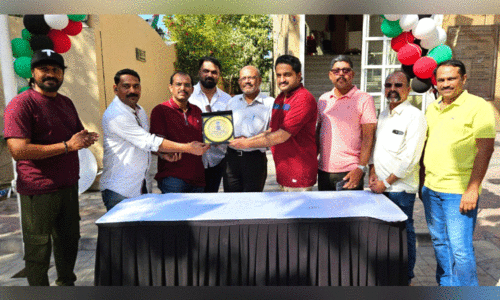 യാ​ത്ര​യ​യ​പ്പ് ന​ൽ​കി