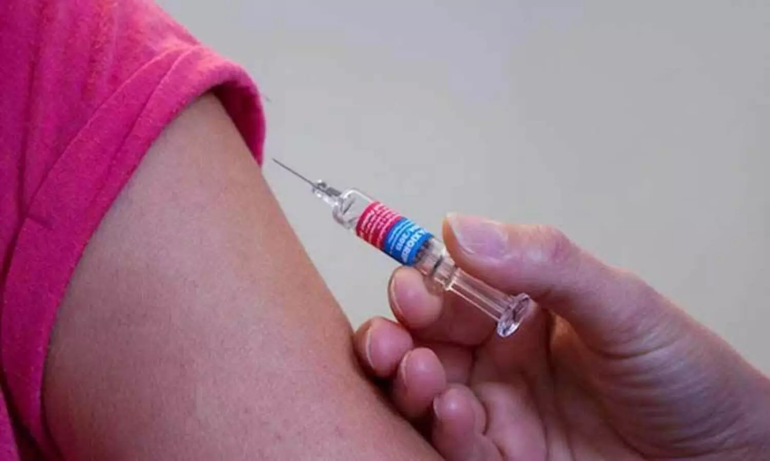 അർബുദം ചെറുക്കാൻ വാക്സിൻ വികസിപ്പിച്ച് റഷ്യ; അടുത്ത വർഷം മുതൽ ജനങ്ങൾക്ക് സൗജന്യമായി നൽകും