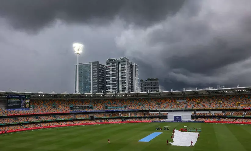 ഇന്ത്യ 260ന് പുറത്ത്; മത്സരം തടസ്സപ്പെടുത്തി വീണ്ടും മഴ; മൂന്നാം ടെസ്റ്റ് സമനിലയിലേക്ക് ഇന്ത്യ 260ന് പുറത്ത്; മത്സരം തടസ്സപ്പെടുത്തി വീണ്ടും മഴ; മൂന്നാം ടെസ്റ്റ് സമനിലയിലേക്ക്