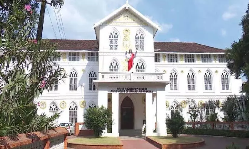 എറണാകുളം -അങ്കമാലി അതിരൂപതയിലെ നാല് വിമത വൈദികർക്കെതിരെ നടപടി