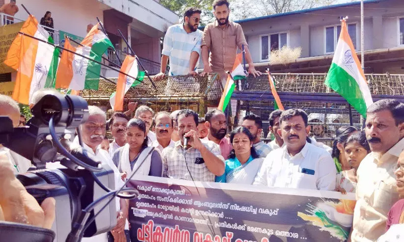 ആദിവാസികൾക്കു നേരെയുള്ള അതിക്രമം: വയനാട്ടിൽ അണയാതെ പ്രതിഷേധം ആദിവാസികൾക്കു നേരെയുള്ള അതിക്രമം: വയനാട്ടിൽ അണയാതെ പ്രതിഷേധം