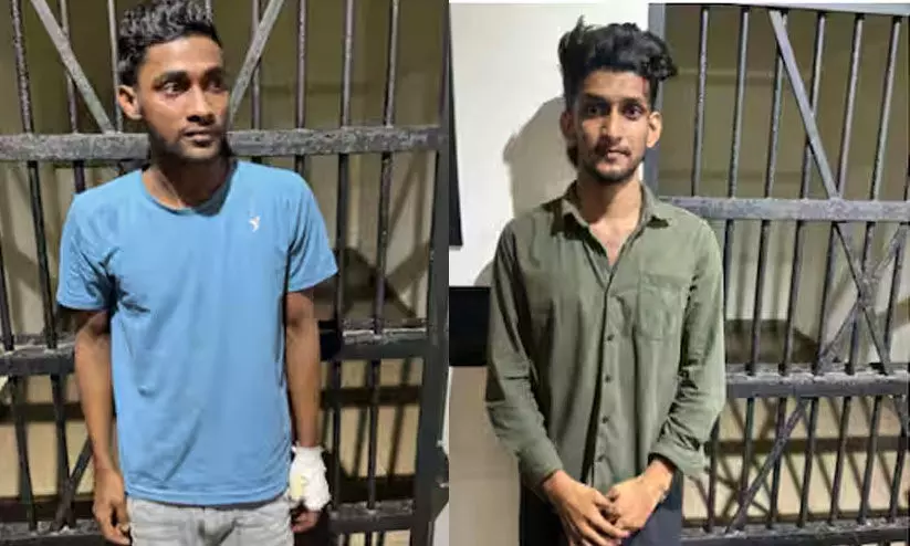 വയോധികയുടെ വീട്ടില്‍ കയറി മൊബൈല്‍ ഫോണ്‍ കവര്‍ന്ന കേസില്‍ രണ്ട് പേര്‍ പിടിയില്‍