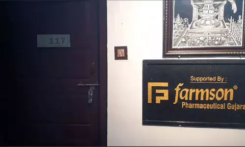 ശബരിമലയിലെ ഡോണർ മുറി ഗുജറാത്ത് കമ്പനിയുടെ കൈയിൽ: സർക്കാരിനോടും ദേവസ്വം ബോർഡിനോടും വിശദീകരണം തേടി ഹൈകോടതി