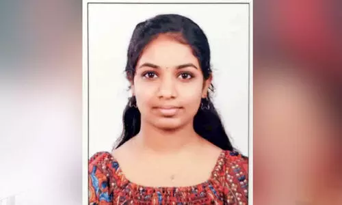 തട്ടമിടാത്ത, പൊട്ടുകുത്തിയ  അറബി ടീച്ചർ...