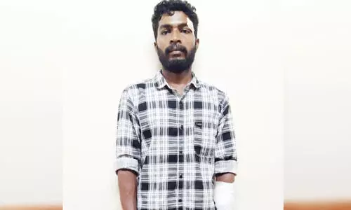 ബസില്‍ യുവാവിനെ കുത്തിക്കൊല്ലാൻ ശ്രമിച്ചയാൾ  അറസ്റ്റില്‍