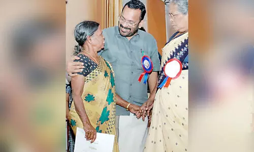 ‘ക​രു​ത​ലും കൈ​ത്താ​ങ്ങും’ അ​ദാ​ല​ത്ത്‌; തൃ​ശൂ​ർ താ​ലൂ​ക്കി​ൽ നി​ര​വ​ധി വി​ഷ​യ​ങ്ങ​ൾ​ക്ക് പ​രി​ഹാ​ര​മാ​യി