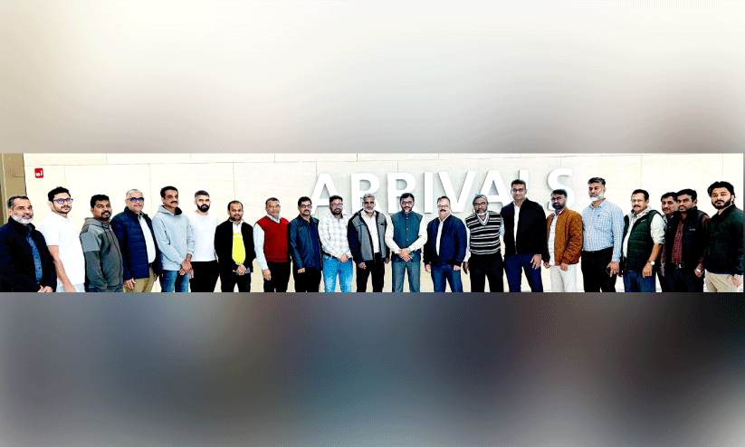 പി.​ മു​ജീ​ബ്റ​ഹ്മാ​ന് എ​യ​ർ​പോ​ർ​ട്ടി​ൽ സ്വീ​ക​ര​ണം ന​ൽ​കി