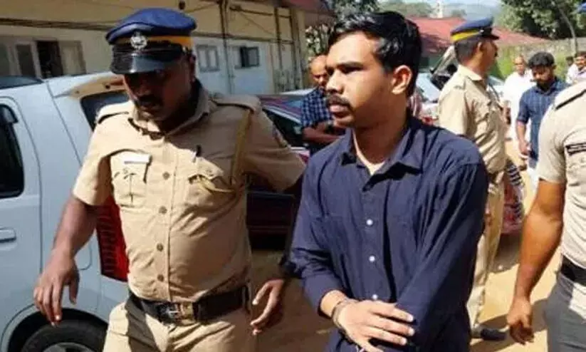 വണ്ടിപ്പെരിയാർ പീഡന കൊലക്കേസ്: പ്രതി വിദേശത്തേക്ക് കടക്കില്ലെന്ന് ബോണ്ട് നൽകണമെന്ന് ഹൈകോടതി വണ്ടിപ്പെരിയാർ പീഡന കൊലക്കേസ്: പ്രതി വിദേശത്തേക്ക് കടക്കില്ലെന്ന് ബോണ്ട് നൽകണമെന്ന് ഹൈകോടതി